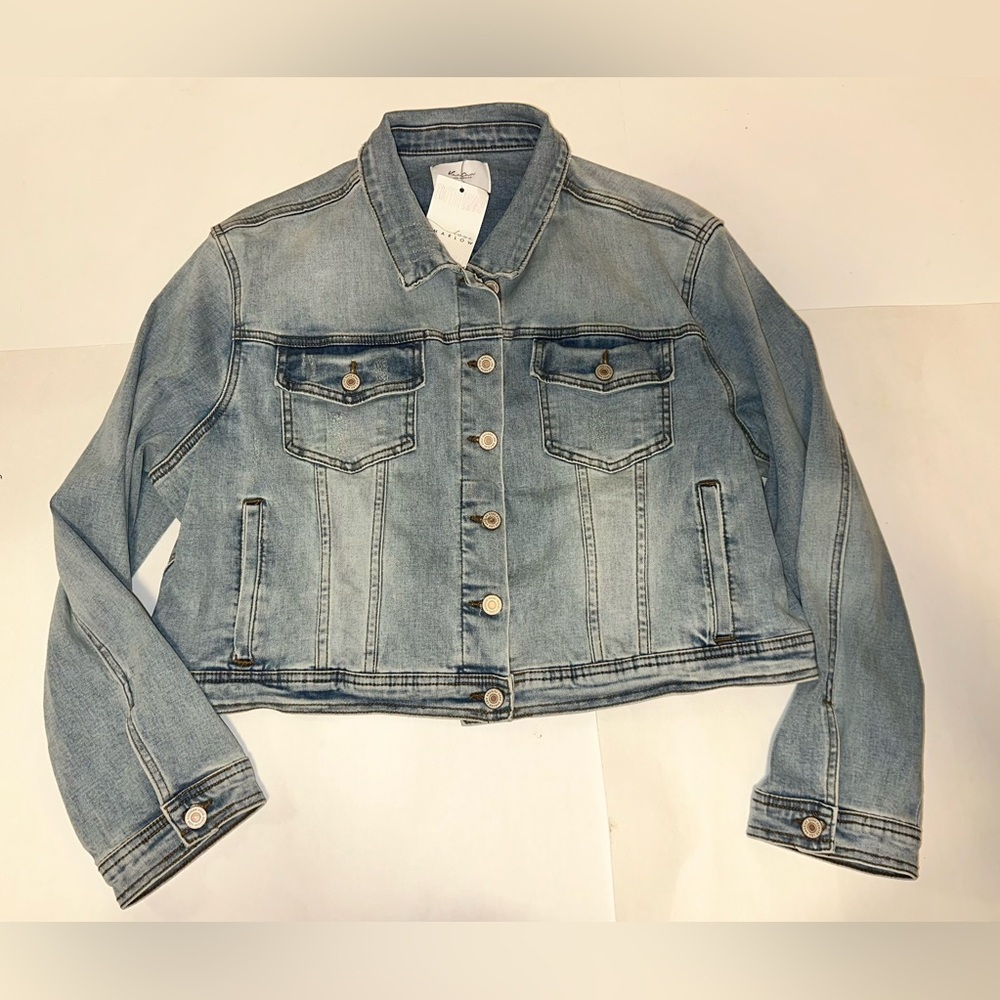 NWT Kancan‎ Women’s Light Wash Cropped Denim Jacket Size 2XL Pockets Stretch